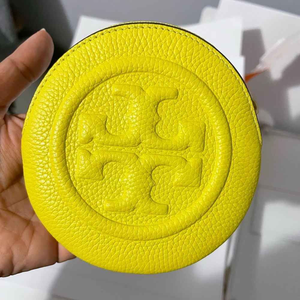 BNWT Tory Burch  Perry Bombé Pouch Yellow Leather Key Fob/ Coin Purse. - Picture 2 of 4